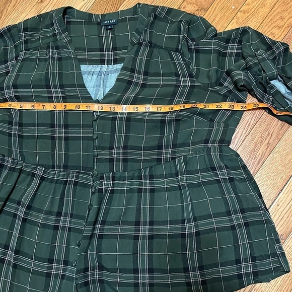 Torrid Babydoll Rayon Twill button Front Top Size 2 - Picture 9 of 9